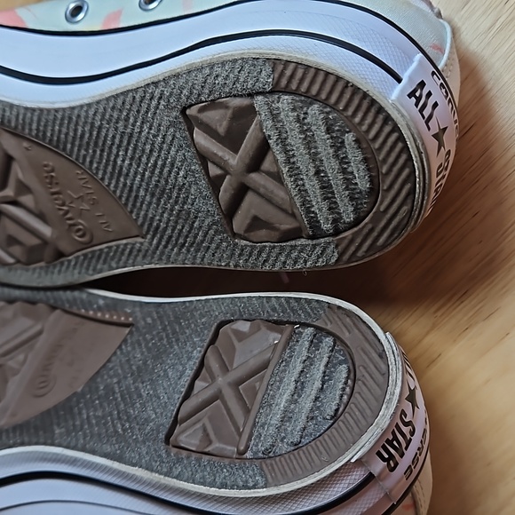 Converse shoes - Picture 8 of 9